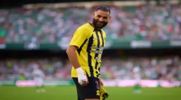 اعتقدوه كريم بنزيما.. لاعب سلة أمريكي يتحول لنجم في شوارع جدة بالصدفة.